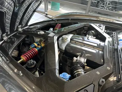 Aston Martin One 77 — Hypercar britannique légendaire, 6746 km seulement — Thumbnail 17