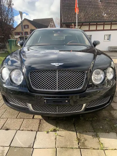 Bentley Continental Flying Spur 6.0 — Berline de luxe britannique, 560 ch sans compromis — vista esterna
