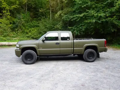 Chevrolet Silverado 2500 HD — Pickup diesel robuste, 200'000 km, sans accident — fianco