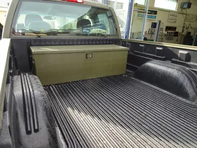 Chevrolet Silverado 2500 HD — Pickup diesel robuste, 200'000 km, sans accident — Miniatura 14