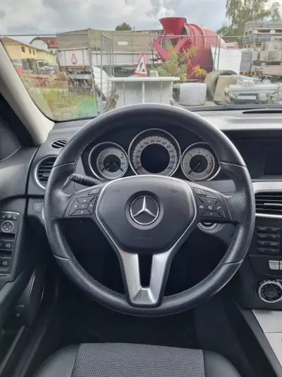 Mercedes-Benz C 220 CDI 7G-Tronic — Berline diesel efficace, 70'000 km seulement — Miniature 8