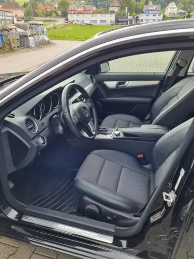 Mercedes-Benz C 220 CDI 7G-Tronic — Berline diesel efficace, 70'000 km seulement — Miniature 10