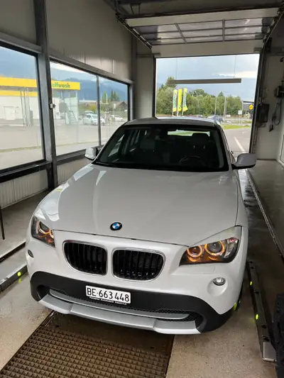 BMW X1 sDrive20d Efficient Dynamics — SUV compact diesel économe, 220'000 km — Heckansicht