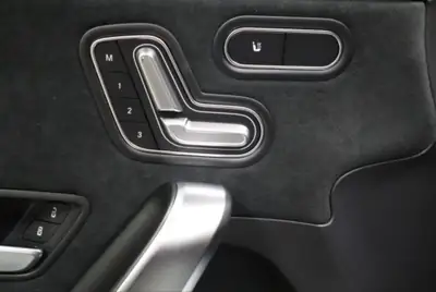 Mercedes-Benz A 220 d 4Matic AMG Line — Diesel performant, transmission intégrale, design sportif — Miniatur 7
