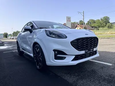 Ford PUMA Mild-Hybrid 155 ch — SUV compact urbain, 32 000 km, transmission automatique — dashboard