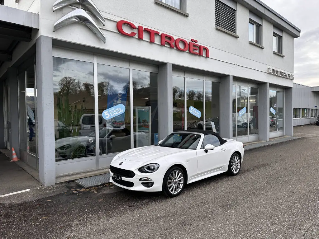 FIAT 124 Spider 2017 — Cabriolet sportif à boîte manuelle, 48 500 km