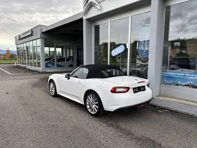 FIAT 124 Spider 2017 — Cabriolet sportif à boîte manuelle, 48 500 km — rear view