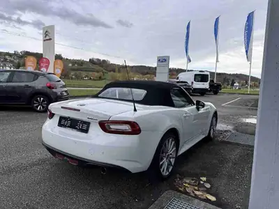 FIAT 124 Spider 2017 — Cabriolet sportif à boîte manuelle, 48 500 km — interior