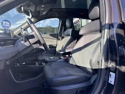 Ford Mustang Mach-E — SUV électrique haute performance, 9000 km seulement — Thumbnail 7