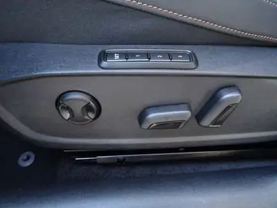 CUPRA Leon Plug-in Hybrid — 245 ch, transmission automatique, 64 500 km seulement — Thumbnail 12