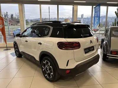 Citroën C5 Aircross Plug-in Hybrid — SUV familial intelligent, 5000 km seulement — rear view