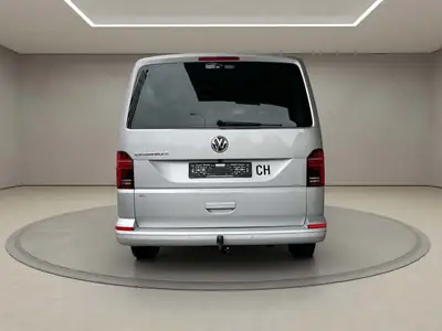 VW T6 Caravelle — Le Van 9 Places Diesel pour Familles et Professionnels — rear view