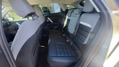Citroën C4 2025 — Mild-Hybrid Benzin/Elektro, 4000 km seulement — Miniatur 8