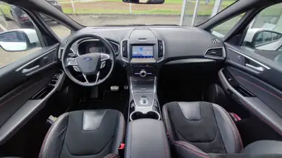 Ford S-MAX Hybrid 2023 — Monospace 7 places, motorisation écologique et polyvalente — detail