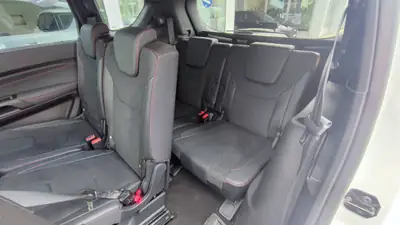 Ford S-MAX Hybrid 2023 — Monospace 7 places, motorisation écologique et polyvalente — Thumbnail 9