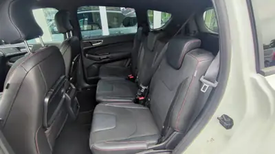 Ford S-MAX Hybrid 2023 — Monospace 7 places, motorisation écologique et polyvalente — Thumbnail 8