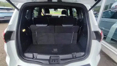 Ford S-MAX Hybrid 2023 — Monospace 7 places, motorisation écologique et polyvalente — Thumbnail 10