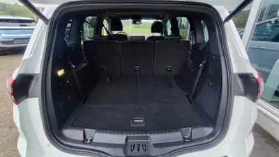Ford S-MAX Hybrid 2023 — Monospace 7 places, motorisation écologique et polyvalente — Thumbnail 11