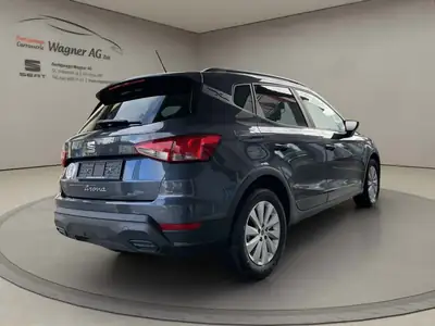 SEAT Arona 2024 — SUV compact fiable, moteur essence 115 ch, boîte auto — interior