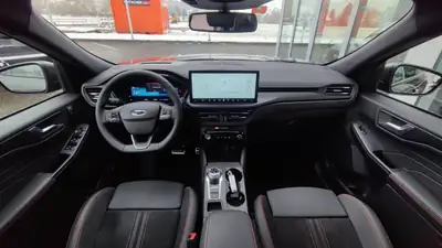 Ford Kuga Plug-in Hybrid 2025 — SUV rechargeable, 242 ch, très faible kilométrage — detail