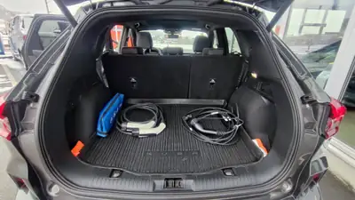 Ford Kuga Plug-in Hybrid 2025 — SUV rechargeable, 242 ch, très faible kilométrage — Thumbnail 9