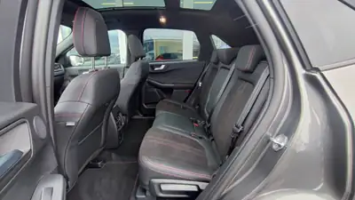 Ford Kuga Plug-in Hybrid 2025 — SUV rechargeable, 242 ch, très faible kilométrage — Thumbnail 8