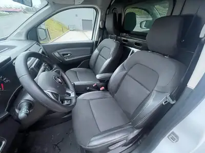 Renault Express 2022 — Utilitaire compact pratique, essence 100 ch, 81 000 km — Thumbnail 9