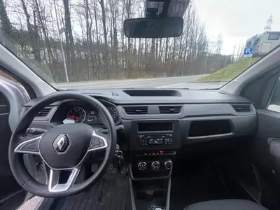 Renault Express 2022 — Utilitaire compact pratique, essence 100 ch, 81 000 km — Thumbnail 8