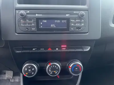 Renault Express 2022 — Utilitaire compact pratique, essence 100 ch, 81 000 km — Thumbnail 10