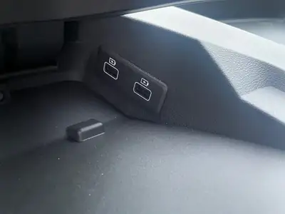 Renault Express 2022 — Utilitaire compact pratique, essence 100 ch, 81 000 km — Thumbnail 12
