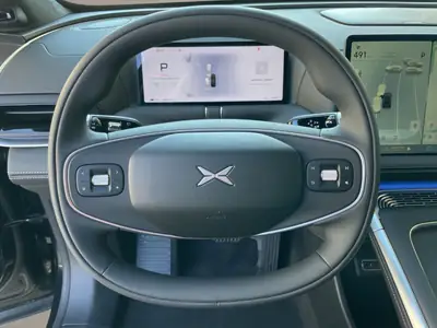 XPENG G9 — SUV électrique haute performance, 7500 km, transmission automatique — détail
