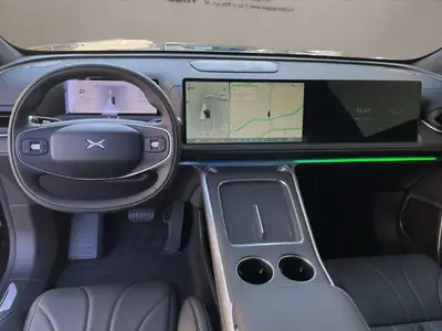 XPENG G9 — SUV électrique haute performance, 7500 km, transmission automatique — Miniature 9