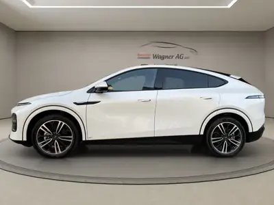 XPeng G6 — SUV électrique performant, 476 ch et transmission automatique intégrale — side view