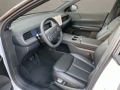 XPeng G6 — SUV électrique performant, 476 ch et transmission automatique intégrale — dashboard