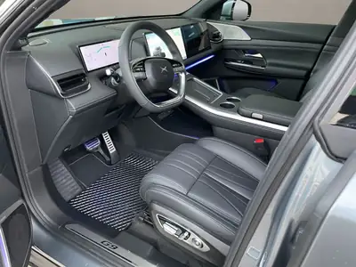 XPeng G9 — SUV électrique 550 ch, AWD haute performance, ultra faible kilométrage — dashboard