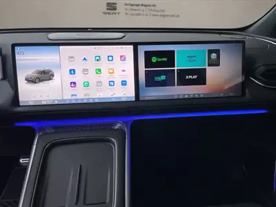 XPeng G9 — SUV électrique 550 ch, AWD haute performance, ultra faible kilométrage — Thumbnail 10