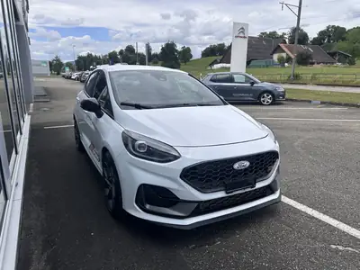 Ford Fiesta 2023 — Citadine dynamique avec 200 ch, transmission manuelle — dashboard