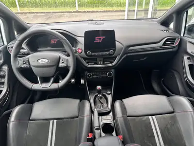 Ford Fiesta 2023 — Citadine dynamique avec 200 ch, transmission manuelle — Thumbnail 8