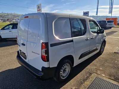 Citroën Berlingo 2026 — Utilitaire compact 110 ch, essence, très faible kilométrage — Heckansicht