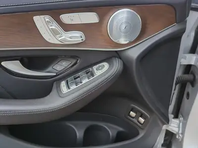 Mercedes-Benz GLC 250 — SUV premium 245 ch avec équipements haut de gamme — Thumbnail 12