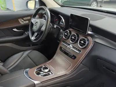 Mercedes-Benz GLC 250 — SUV premium 245 ch avec équipements haut de gamme — Thumbnail 10