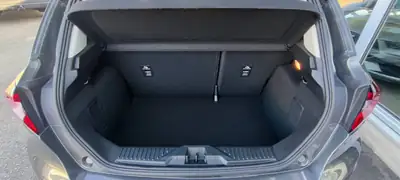 Ford Fiesta 2024 — Mild-Hybrid écologique, 26 900 km, transmission automatique — Thumbnail 9