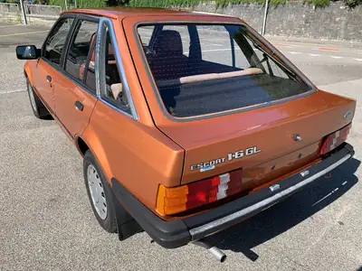 Ford Escort 1981 — Véhicule vétéran authentique, moteur 1.6 essence fiable — rear view