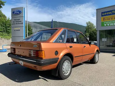 Ford Escort 1981 — Véhicule vétéran authentique, moteur 1.6 essence fiable — interior