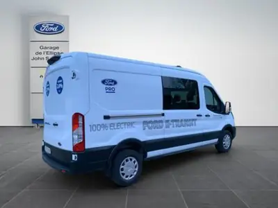 Ford E-Transit — Fourgon électrique 184 ch, seulement 18'000 km — Miniature 7