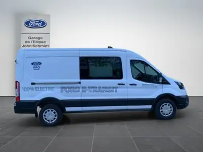 Ford E-Transit — Fourgon électrique 184 ch, seulement 18'000 km — Miniature 9
