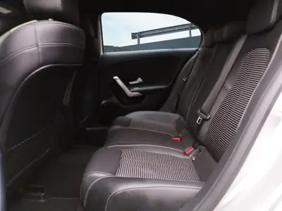 Mercedes-Benz Classe A 250 — Berline compacte sportive, 224 ch et seulement 18 500 km — Miniatura 8