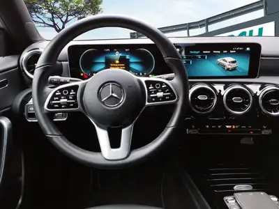 Mercedes-Benz Classe A 250 — Berline compacte sportive, 224 ch et seulement 18 500 km — Miniatura 9