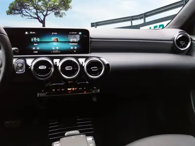 Mercedes-Benz Classe A 250 — Berline compacte sportive, 224 ch et seulement 18 500 km — Miniatura 10