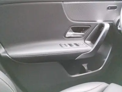 Mercedes-Benz Classe A 250 — Berline compacte sportive, 224 ch et seulement 18 500 km — Miniatura 13